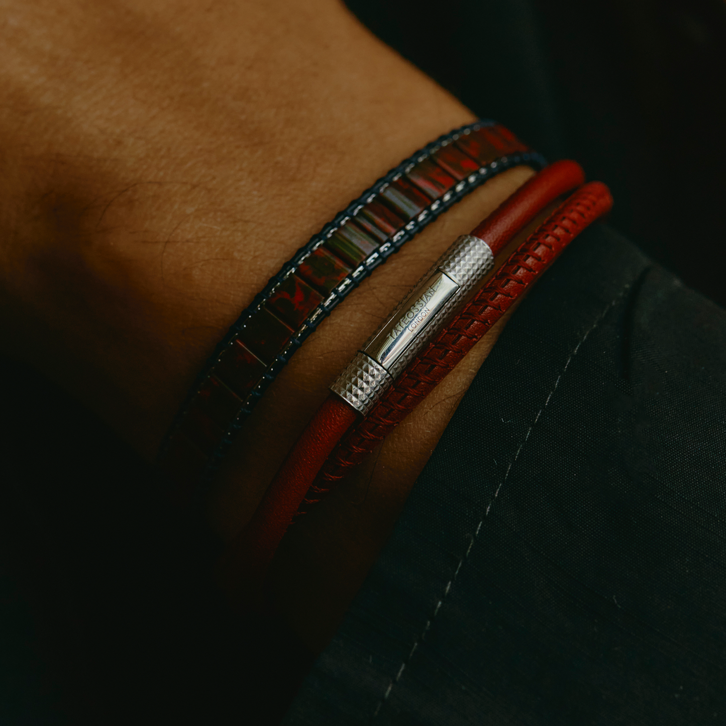 Giza Click Stitch Pelle Bracelet In Rhodium & Red Leather