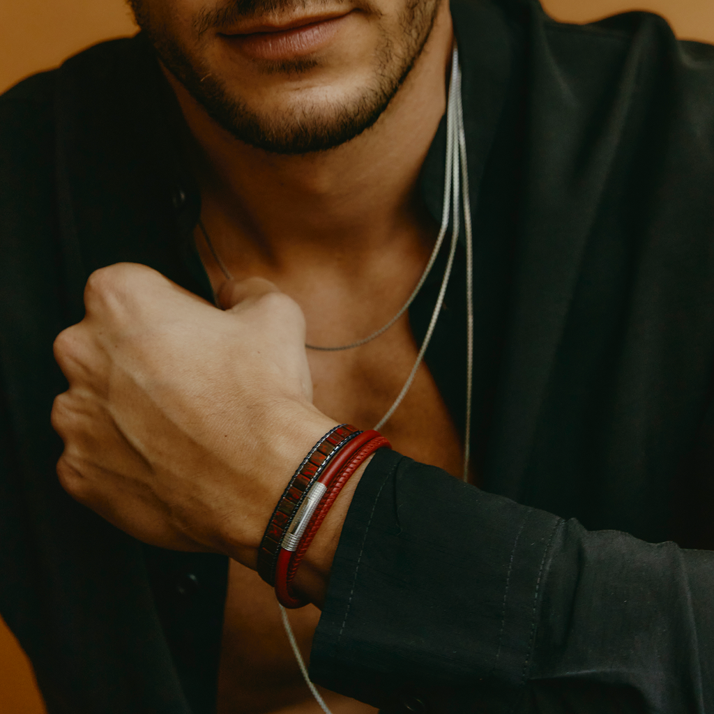 Giza Click Stitch Pelle Bracelet In Rhodium Plated Silver & Red Leather