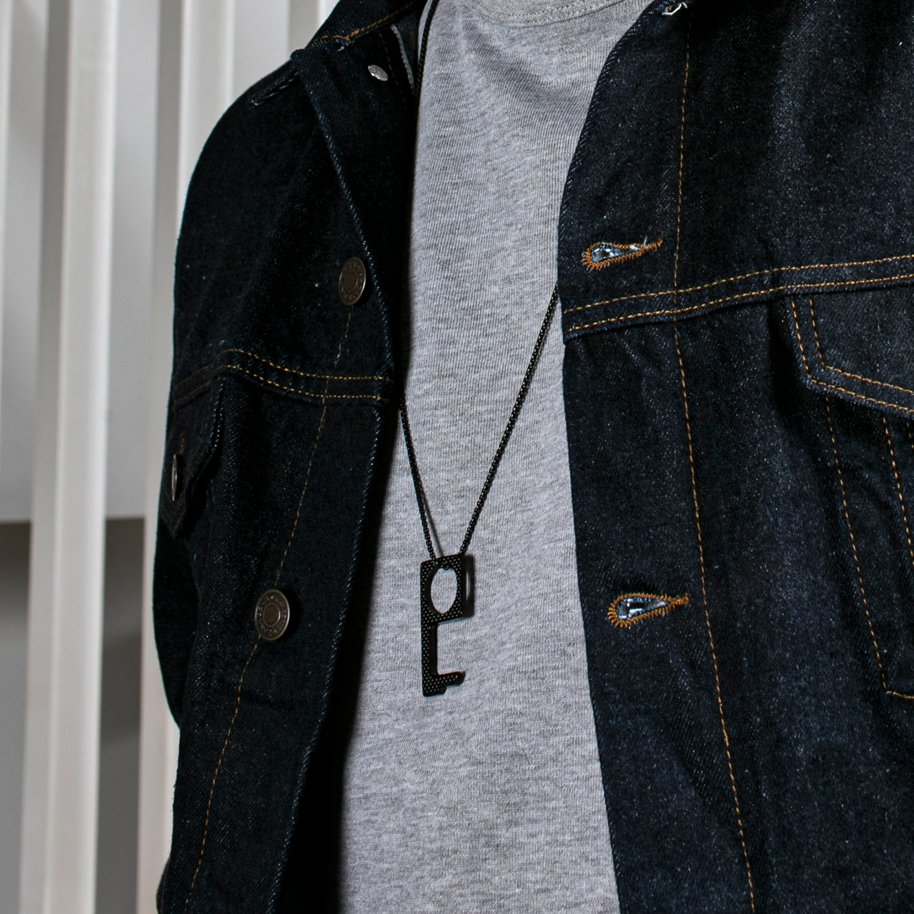 Non-contact necklace in stainless steel and carbon fibre (UK) 2