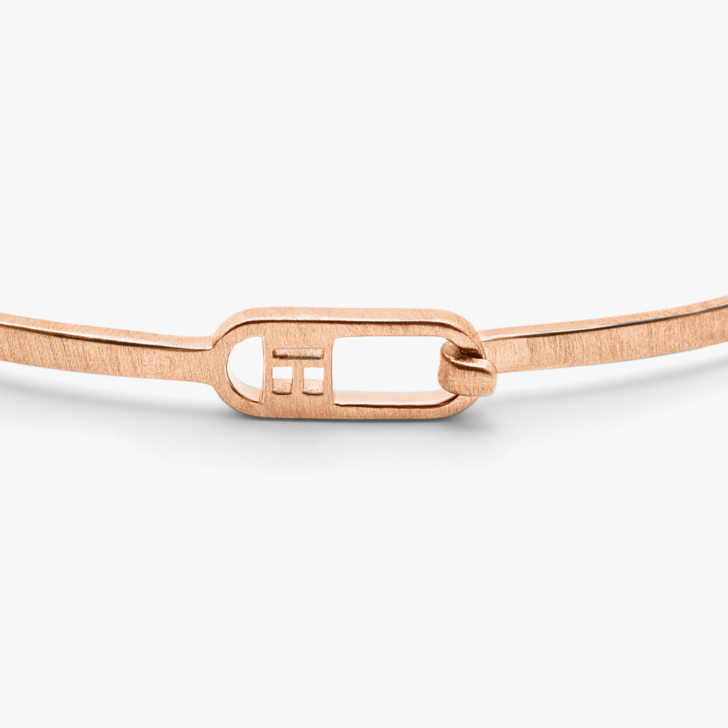 T-bangle in brushed 18k rose gold (UK) 2