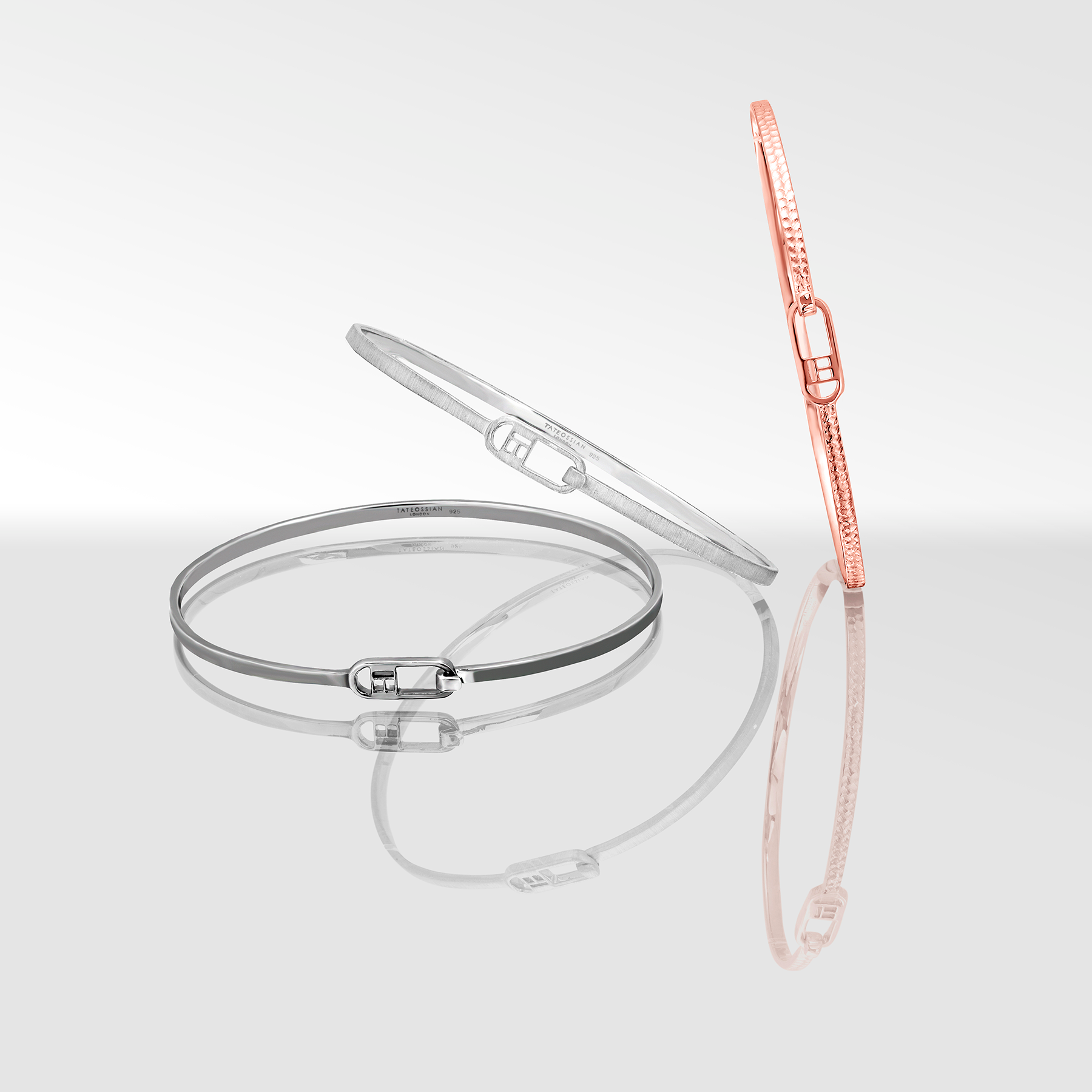 T-bangle in hammered 18k rose gold (UK) 4